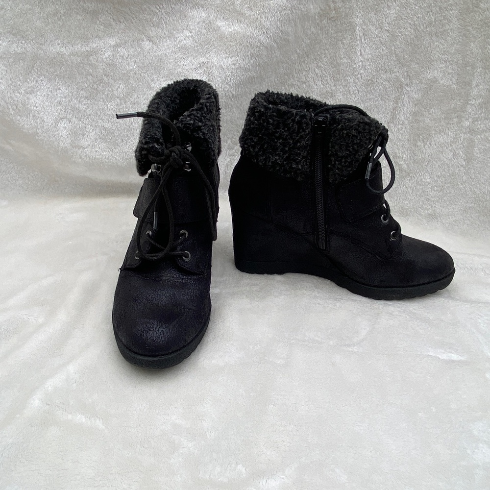 Vera Wang Wedged Ankle Boots size 8